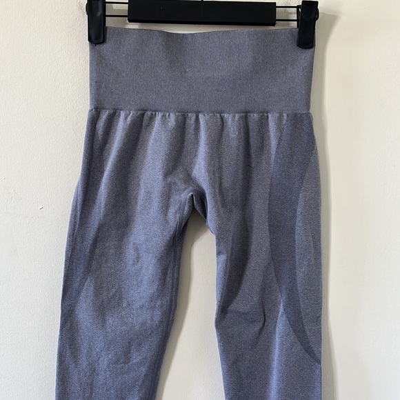 NVGTN Grey Curve Seamless Leggings Size Small - Picture 3 of 10